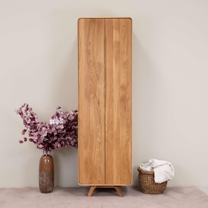 Armoire en bois de chêne massif, Kleiderschrank aus massivem Eichenholz, Solid oak wood wardrobe, Armario de madera maciza de roble