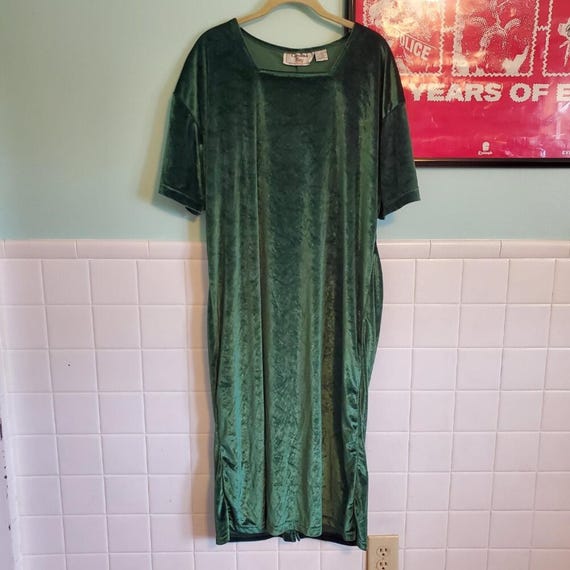 green emerald velvet dress Amazon.com: chouyatou Women's Vintage Velvet Mini Dress Long Sleeve Button  Down Cocktail Party Shirt Dress (X-Small, Malachite Green) : Clothing,  Shoes & Jewelry