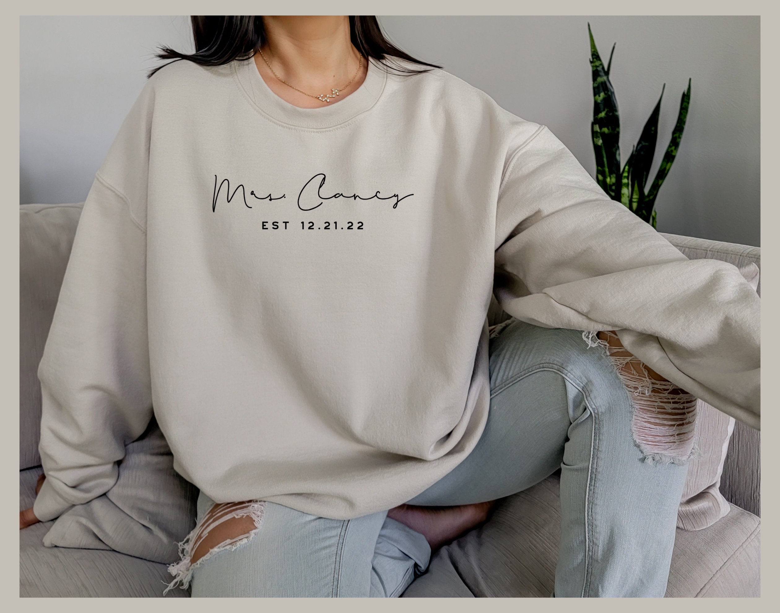 Personalized Mrs Est ›› Your Date ‹‹ Sweatshirt OR Shirt // Bridal Sh…