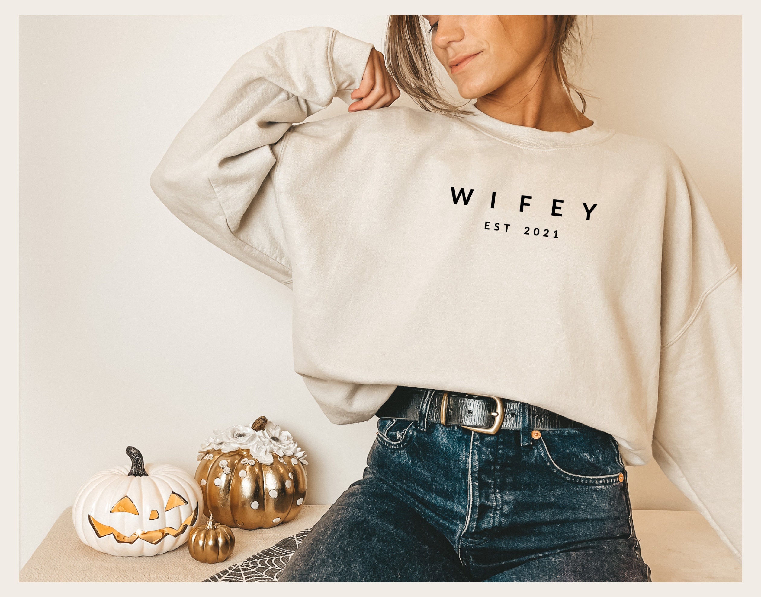 Wifey / Hubby ›› EST 2021 ‹‹ Sweatshirt OR Shirt // Bridal Shower Gif…