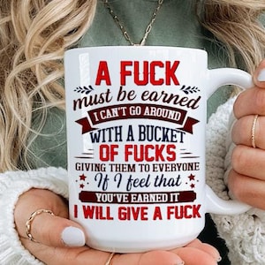 Rolig sarkastisk kaffemugg: Ett knull måste förtjänas