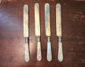 Cuchillos antiguos con mango de nácar y plata de ley, juego de 4, cuchillo para mantequilla de 9 1/8 pulgadas, iridiscente, plateado, pátina.