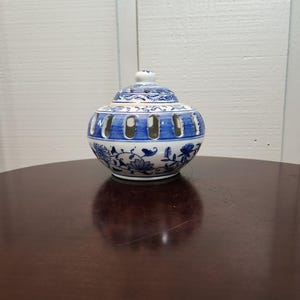 Vintage Porcelain Incense Burner, Chinese Blue and White Design with Flowers, Lidded Onion Shape, Floral, 1940s-1950s
