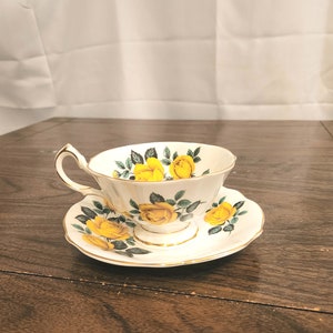 Queen Anne Bone China Yellow Rose with Gold Trim Footed Tea Cup and Saucer Set, Made in England, Mid-century, 1959-1964