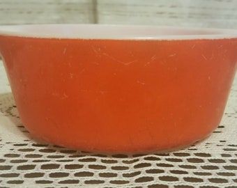 Red Pyrex 1.5 PT Casserole Baking Dish Ovenware- 1950s, 472, Vintage, Used Condition, Mid-century
