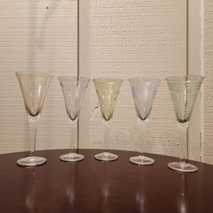 Small flute glasses discount