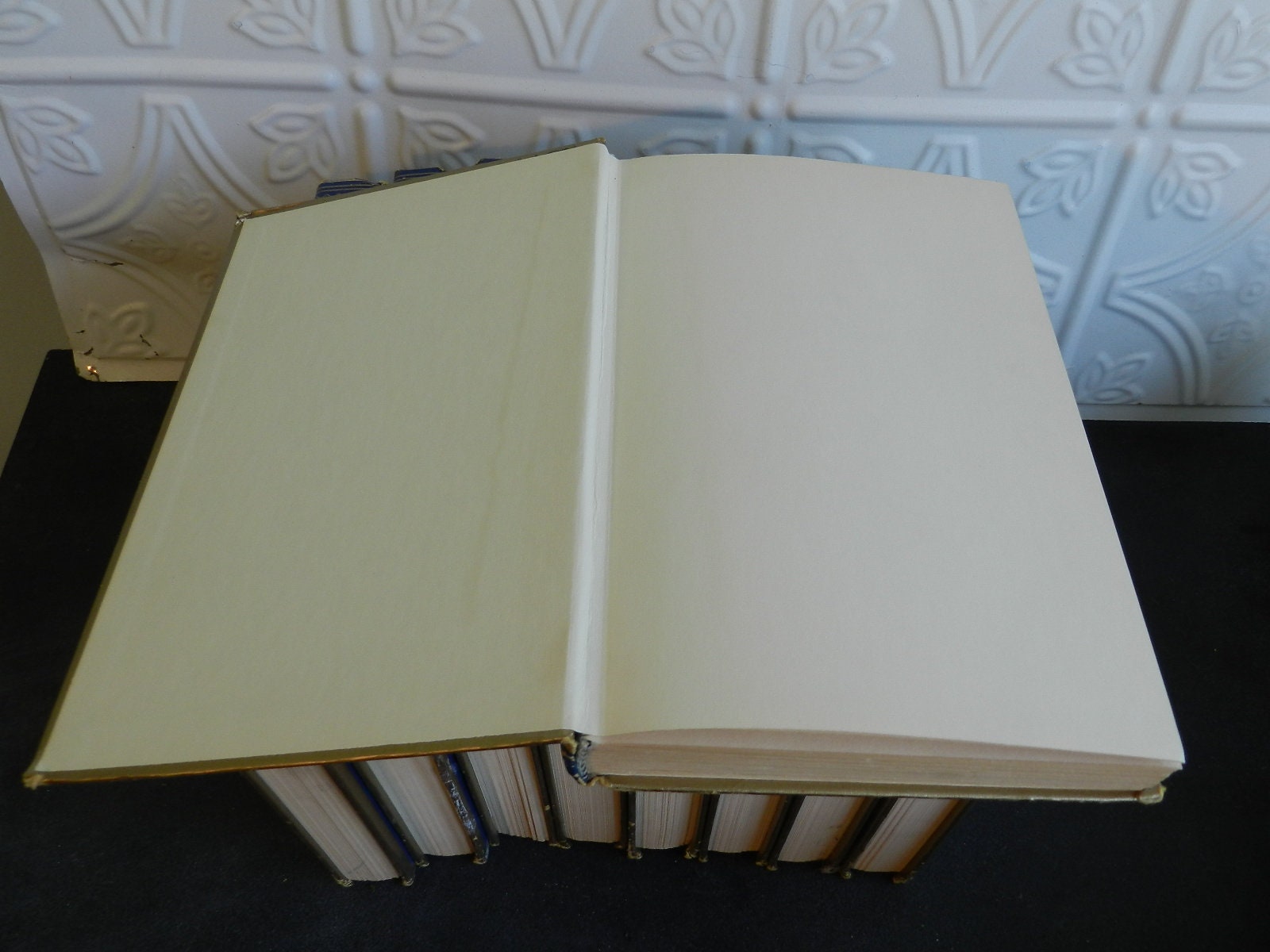 FABULOUS Books/world Treasury of Children's Classics/blue