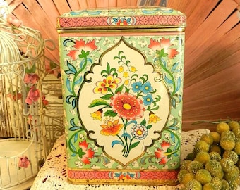 ViNTAGE ENGLISH TiN/DAHER/HINGED LiD/PApER LiNING