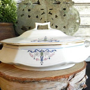 ANTIQUE C0VERED SERVER DISH