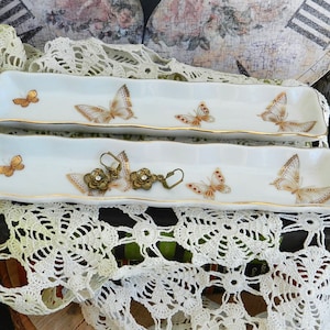 PAiR 0F P0RCELAIN BUTTERFLY TRiNKET DiSHES/IRICE JAPAN