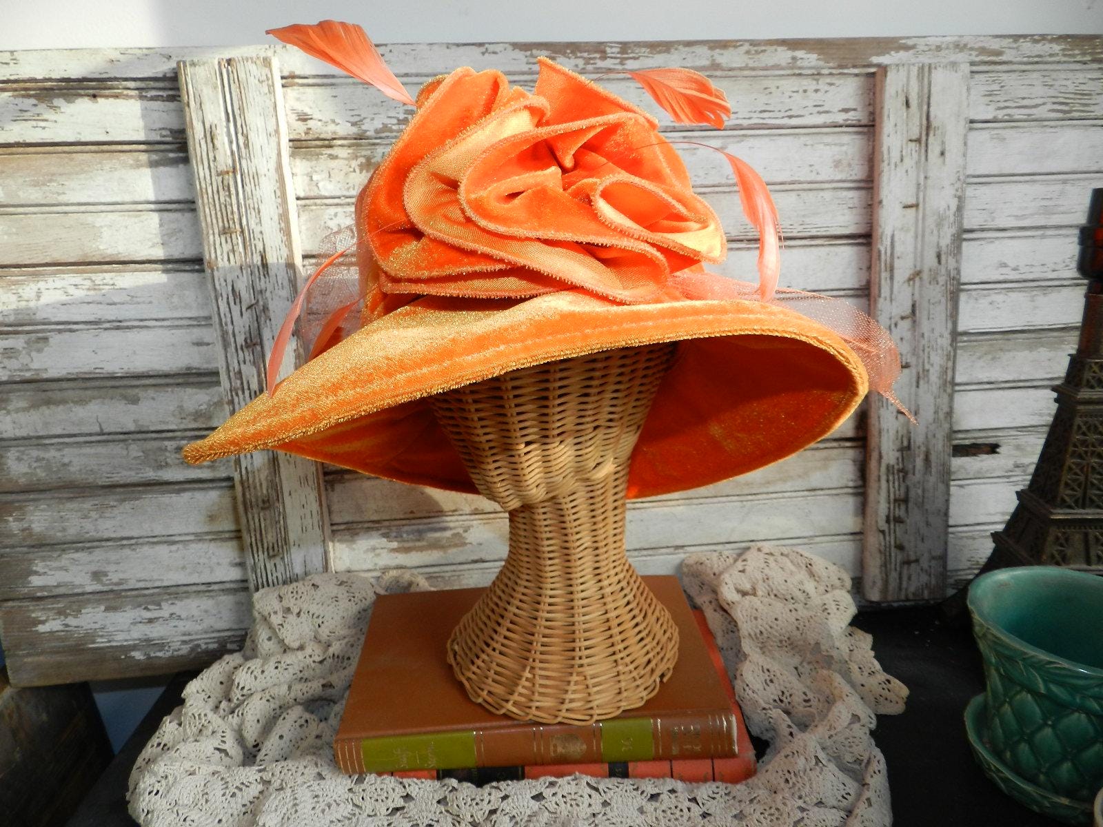 Swan Hat New York - Etsy display picture 1