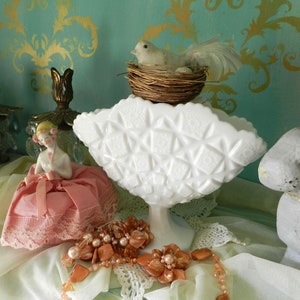 MILKGLASS BANANA BOWL/Pressed Cane Pattern