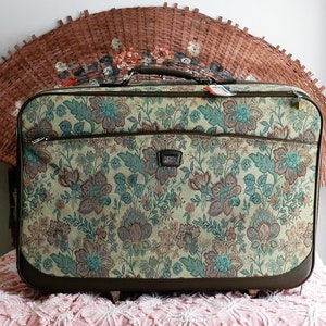 VINTAGE TAPESTRY AMERICAN Tourister