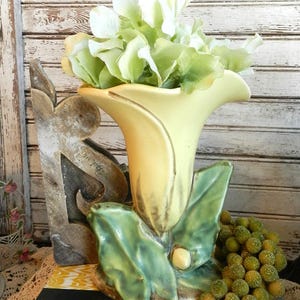 McC0Y LILY VASE/FiNE ART P0TTERY