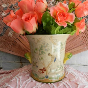 EXQUISITE ANTIQUE VASE