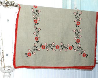 HAND EMBR0IDERED NATURAL LiNEN TABLE RUNNeR/42" x 30.5"