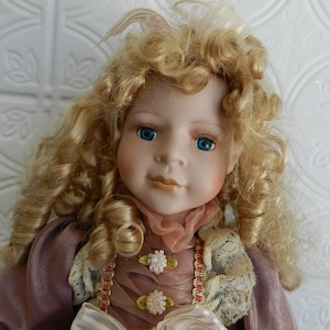 PORZELLAN PUPPE