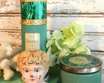 PAiR 0F ViNTAGE AV0N REGENCE DECANTERS