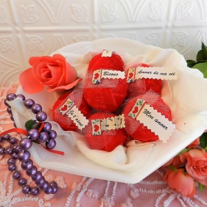 RED VELVET FRENCH Text Decor Rag Balls