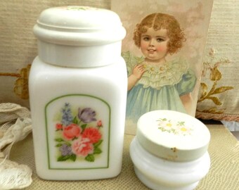 SWeeT & DELiCATE/PAiR 0F ViNTAGE AV0N MiLK GLASS B0TTLES