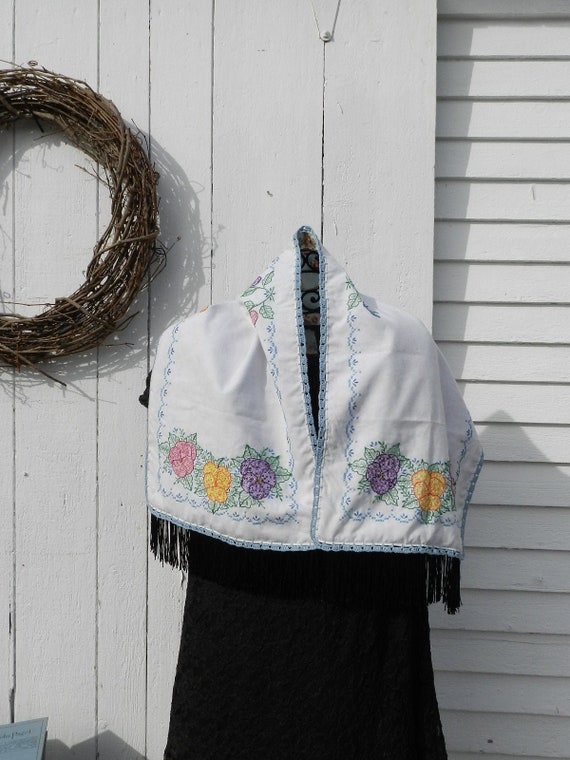 French Inspiration/VINTAGE HAND EMBROIDERED Fring… - image 1