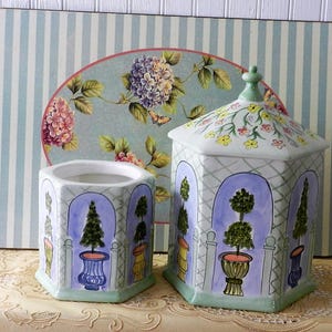 VINTAGE TOPIARY CANISTER/Mesa International