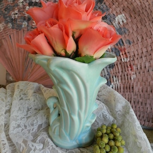 McCOY SWAN IN RUSHES Vase/9&quot;/Excellent