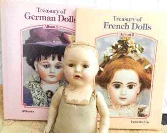 CH00SE FR0M 2 D0LL REFERENCE B00KS/TRESuRY 0F GeRMAN D0LLS/ TREASuRY 0F FReNCH D0LLS/HARD C0VER WiH JACKeTS/1983/1984/EXCeLLENT