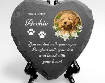 Personalisiertes Herzförmiges Haustier-Denkmal mit Foto, Name und Daten | Auswahl aus 7 Heart Slate Plaque Designs mit optionalem Präsentationsständer