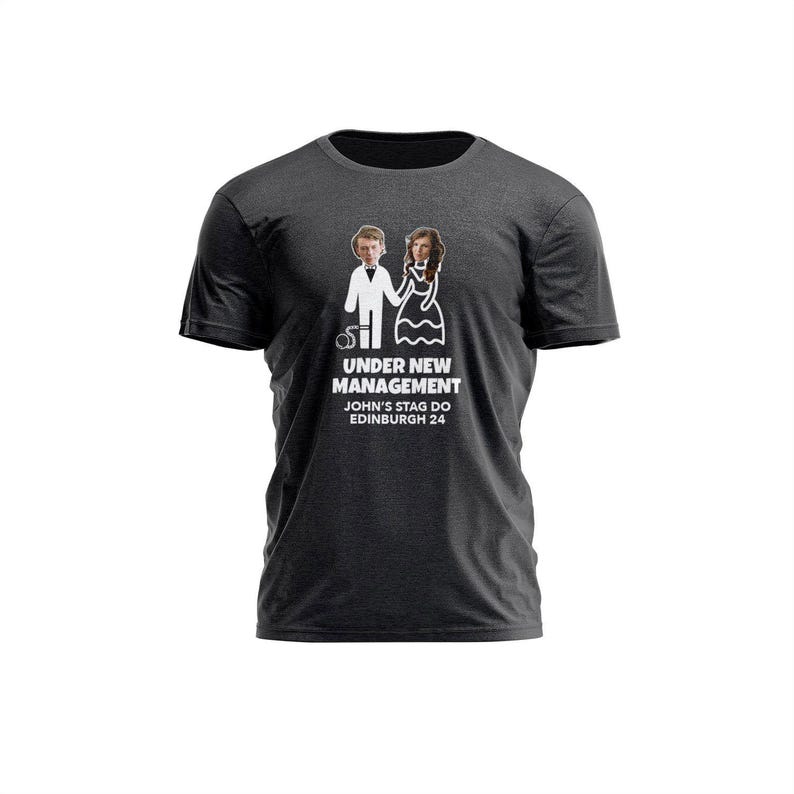 Camiseta de despedida de soltero con nueva dirección – Camiseta personalizada con la cara del novio y la novia. Black