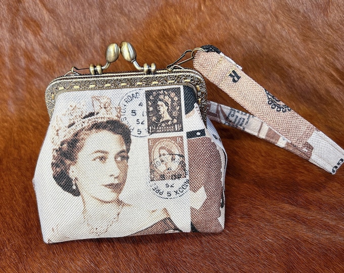 Queen Elizabeth Coin Purse: Vintage London Fabric Kisslock Clutch