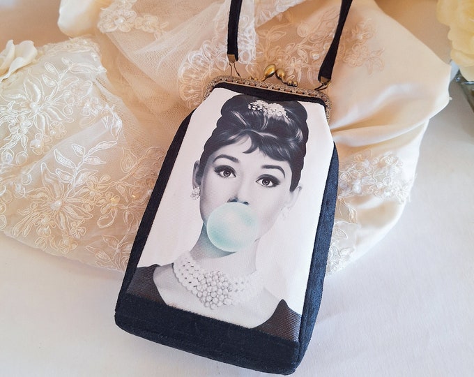 Audrey Hepburn Velvet Kiss Lock Clutch: Women's Small Phone Bag
