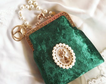 Emerald Velvet Kisslock Coin Purse: Vintage Style Evening Bag with Retractable Card Holder