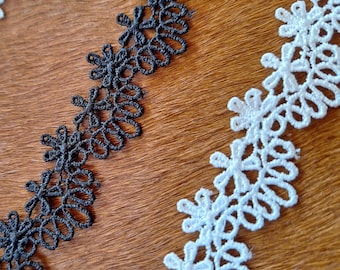 Black & White Flower Lace Ribbon: Skin-Friendly Polyester Trim