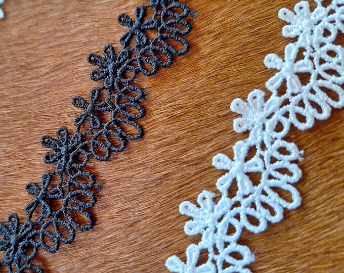 Black & White Flower Lace Ribbon: Skin-Friendly Polyester Trim