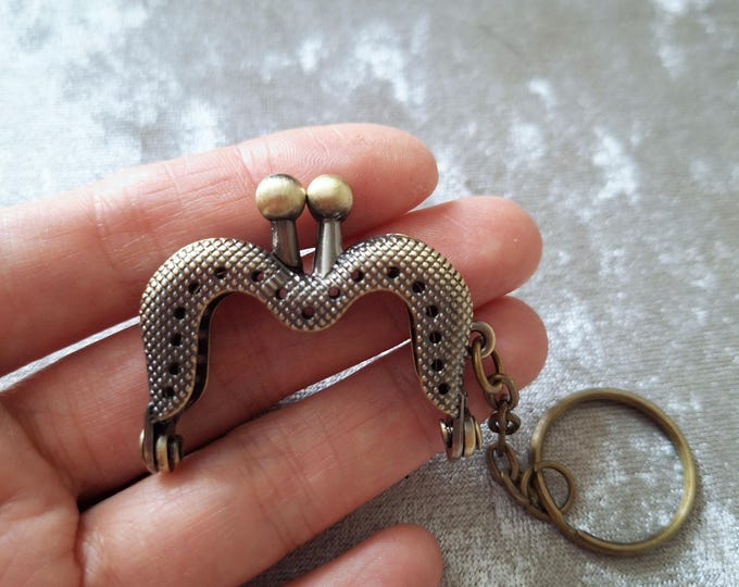 1.75" Vintage Sew-on Bronze colour Kiss Lock Purse Frame with Keyring + FREE Pattern