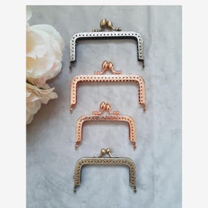 Cadre Kiss Lock 3,5 pouces/4 pouces 8,5 cm/10,5 cm cadre de sac en métal cadre de porte-monnaie avec un MOTIF GRATUIT pour téléphone cartes cadre de sac à main Accessoires de bricolage