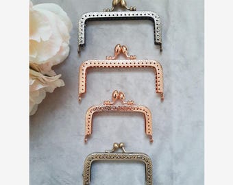 Metal Kiss Lock Purse Frame (Free Pattern)