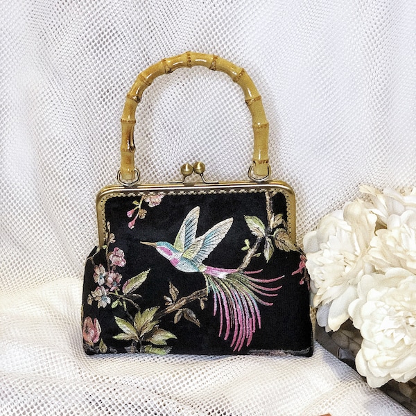 Sac à main vintage fait main Oiseau et fleur brodés Sac à main en velours Poignée en bambou Pochette à cadre avec cadenas Sac à main pour femme Sac à main de soirée