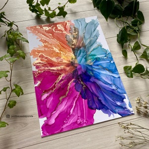 Vibrante pittura a inchiostro alcolico, opera d'arte originale con inchiostro alcolico, pittura con elementi dorati, carta Yupo dipinta a mano, esplosione di colore