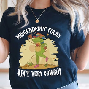 Misgendering Folks Aint Very Cowboy, Funny Gay Shirt, Frog and Toad Say Gay T-Shirt, Gay Pride Tee, Retro Cowboy Frog TShirt, Lgbt Shirt