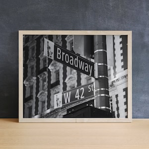 Broadway Zeichen Fotografie Druck, schwarz & weiß, New York Druck, Musiktheater Geschenk, Broadway Poster