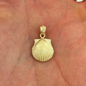 14k Yellow Gold Shell Nautical Charm Pendant