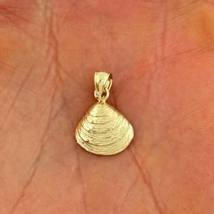 14k Yellow Gold Shell Nautical Charm Pendant