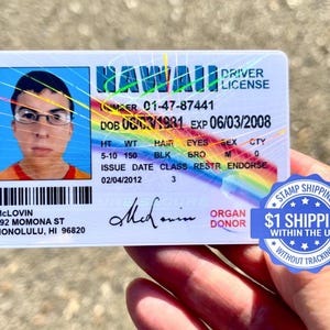 Tarjeta de identificación de McLovin de la película Superbad con holograma
