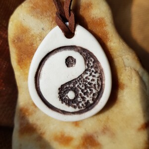 Yin Yang für Energie Balance handgefertigter Talisman + Geschenkbeutel