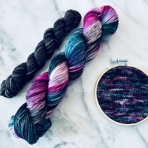 Zestaw skarpetek Galactic + Mary Bennet | Willow Cottage Yarns