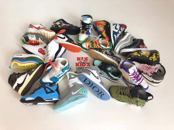 mini sneakers for fingers