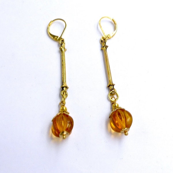 Boucles d'oreilles pendantes, métal doré, perles potiron verre, bijoux artisanaux, création unique, cadeau femme