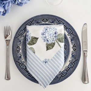 Blue Hydrangea Flower Napkin, Floral Napkin for Entertaining, Elegant Tabletop Decor, New England Table Linens Decor, Farmhouse Napkin